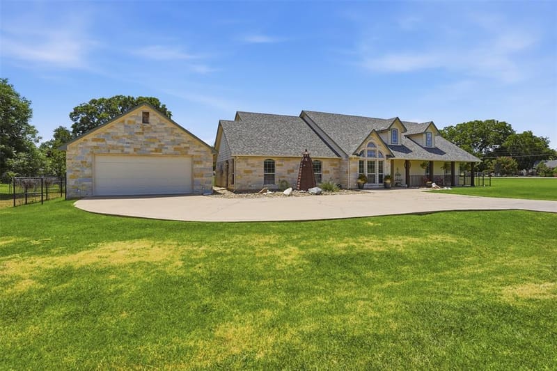 3102 Walnut Creek Parkway, Granbury TX 76049 - Photo 3