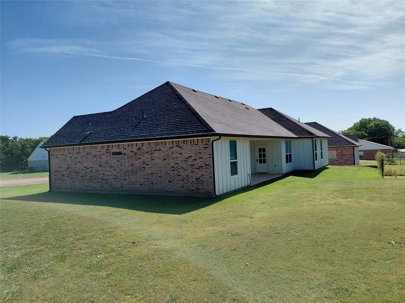 604 E 4th Street, Muenster TX 76252 - Photo 4