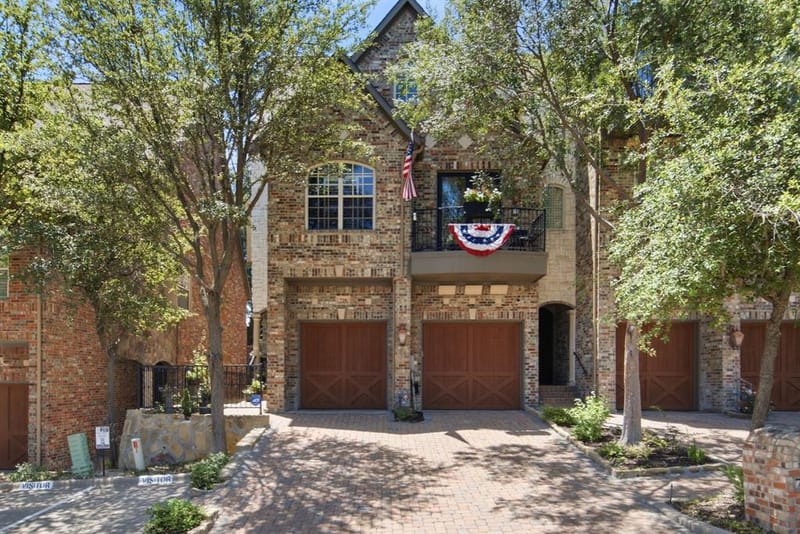 728 Rockingham Drive, Irving TX 75063 - Photo 2
