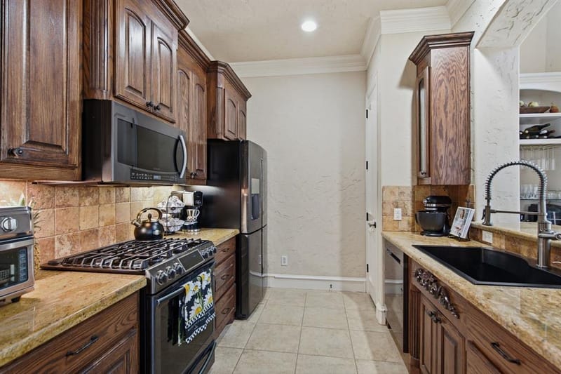 728 Rockingham Drive, Irving TX 75063 - Photo 17