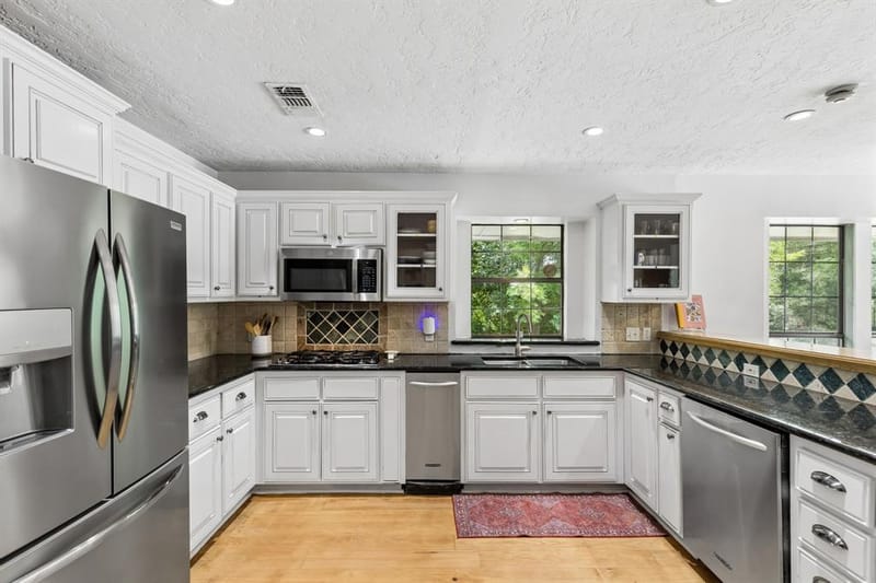 205 Balboa Street, Irving TX 75062 - Photo 16
