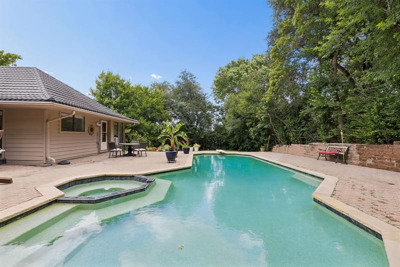 205 Balboa Street, Irving TX 75062 - Photo 3