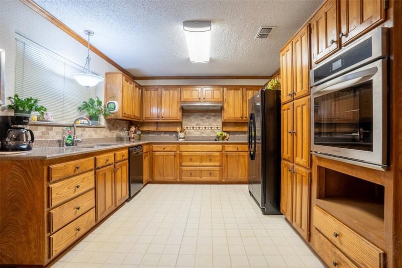 1501 Westhill Terrace, Cleburne TX 76033 - Photo 11