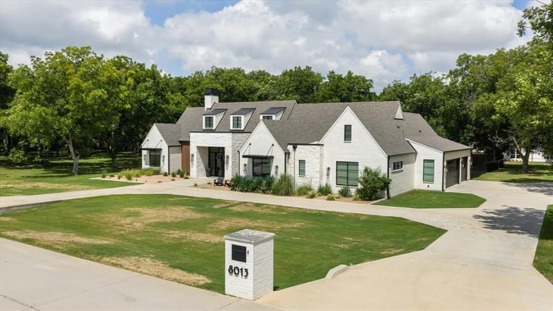 8013 W Landings Road, Granbury TX 76049 - Photo 2