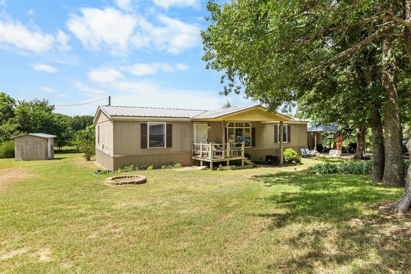 439 Slayden Drive, Sunset TX 76270 - Photo 2