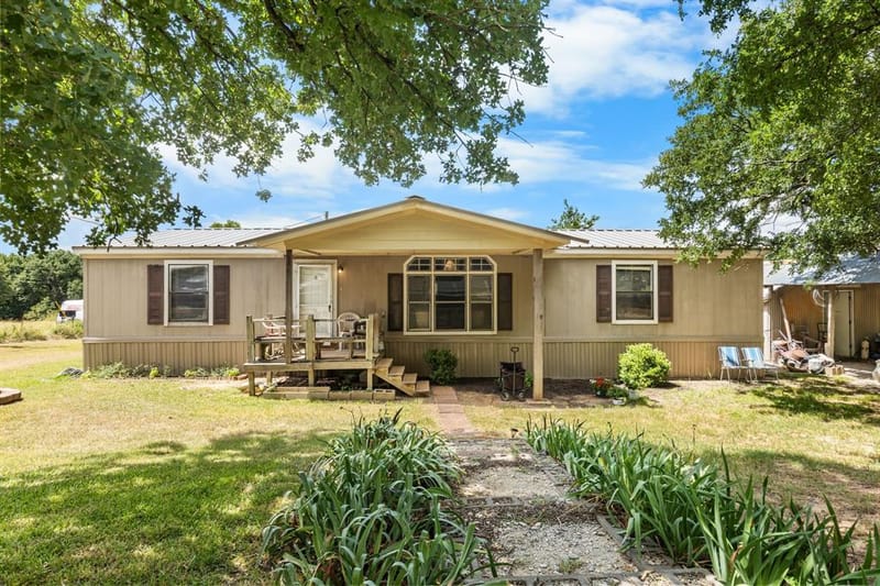 439 Slayden Drive, Sunset TX 76270 - Photo 3