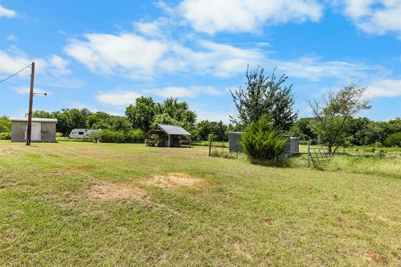 439 Slayden Drive, Sunset TX 76270 - Photo 20