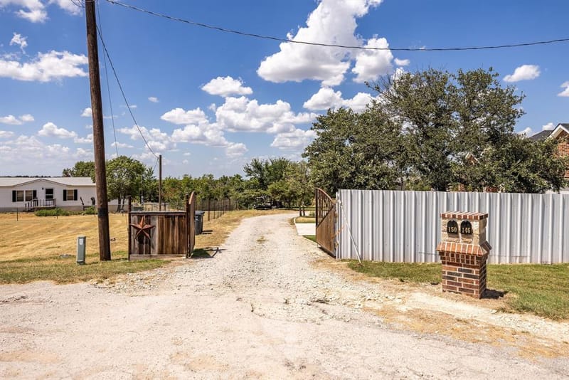 150 Browning Court, Springtown TX 76082 - Photo 36