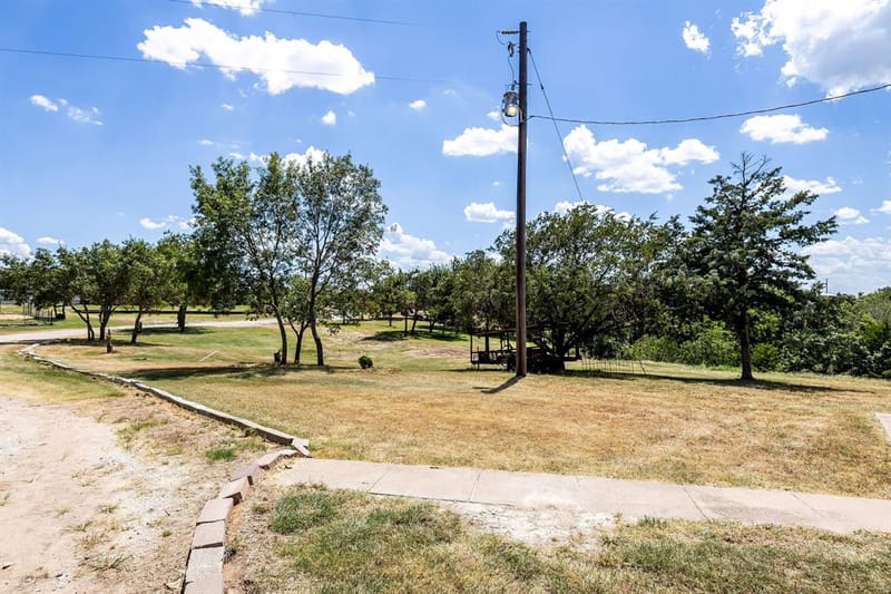 150 Browning Court, Springtown TX 76082 - Photo 31
