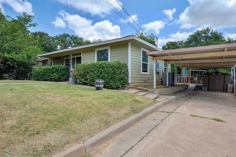 2100 NW 4th Avenue, Mineral Wells TX 76067 - Photo 4