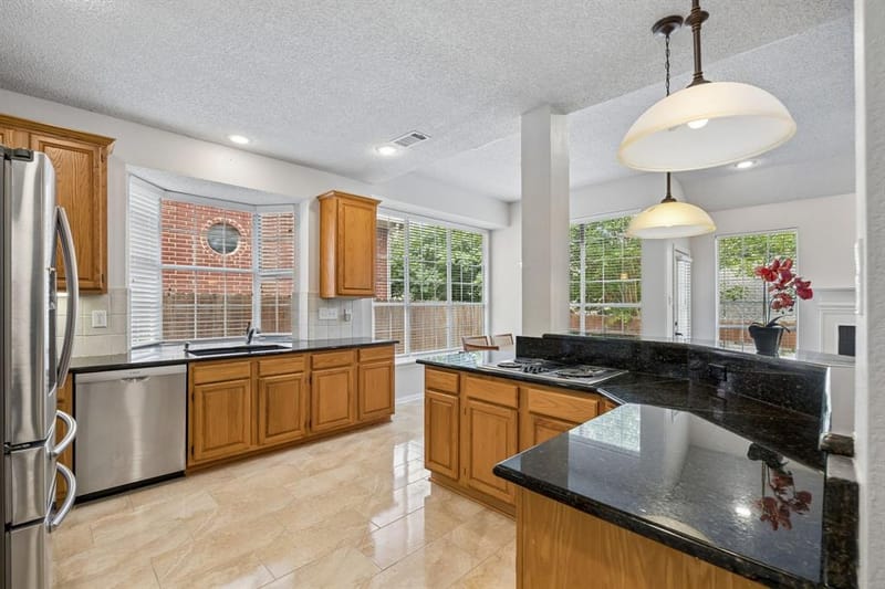 2623 Garden Ridge Lane, Arlington TX 76006 - Photo 10