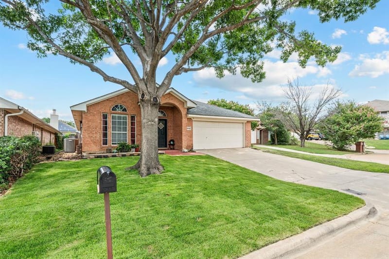 8112 Heritage Place Drive, Fort Worth TX 76137 - Photo 2