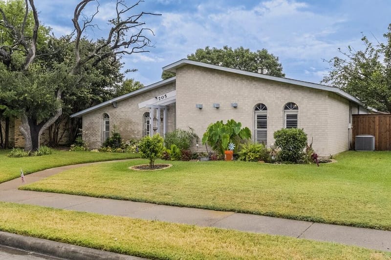 705 Bluebonnet Drive, Grand Prairie TX 75052 - Photo 2