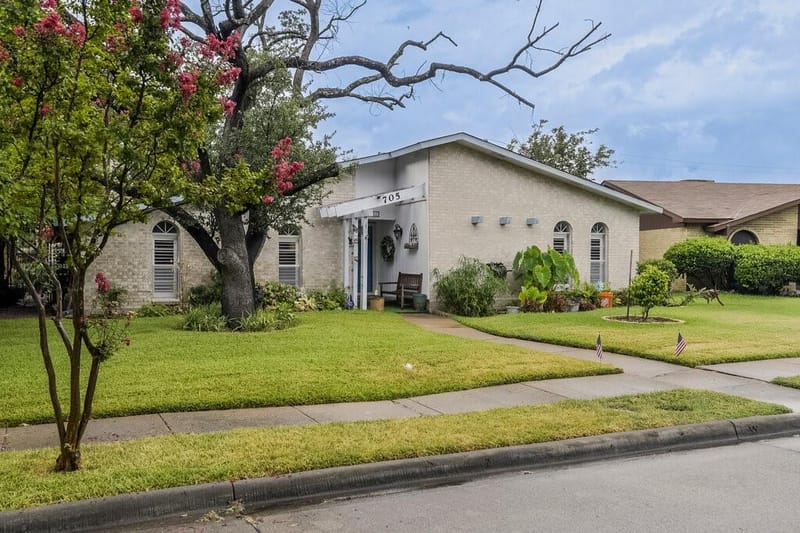 705 Bluebonnet Drive, Grand Prairie TX 75052 - Photo 3