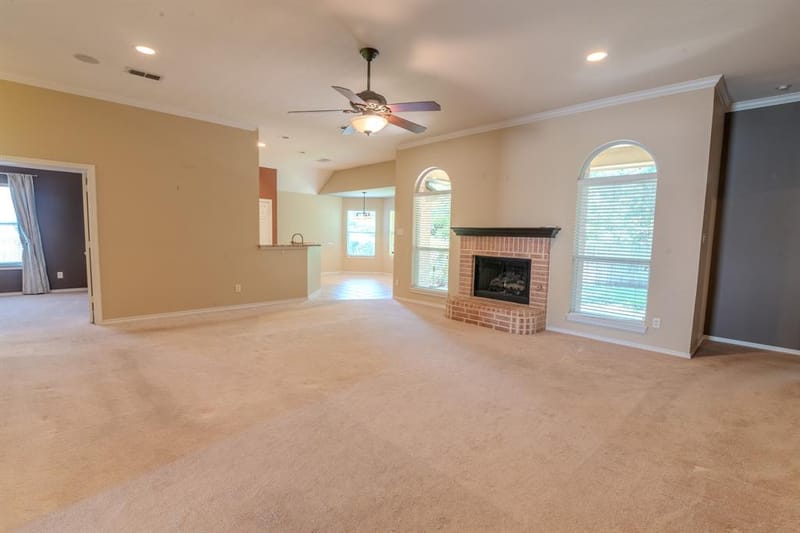 6014 Brenhaven Road, Arlington TX 76017 - Photo 2