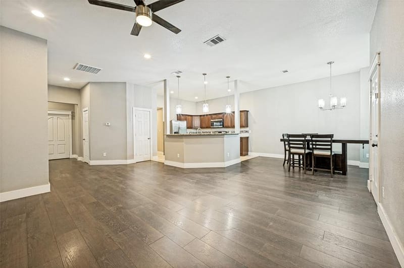 2733 Carpenter Avenue, Dallas TX 75215 - Photo 2