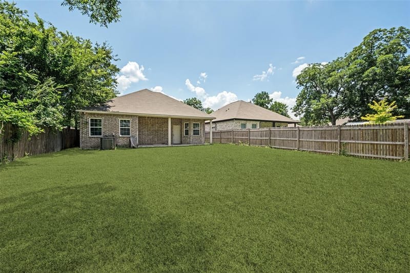 2733 Carpenter Avenue, Dallas TX 75215 - Photo 12