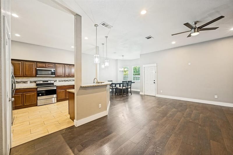 2733 Carpenter Avenue, Dallas TX 75215 - Photo 3