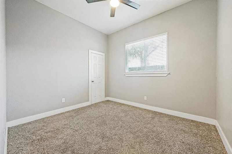 2733 Carpenter Avenue, Dallas TX 75215 - Photo 9
