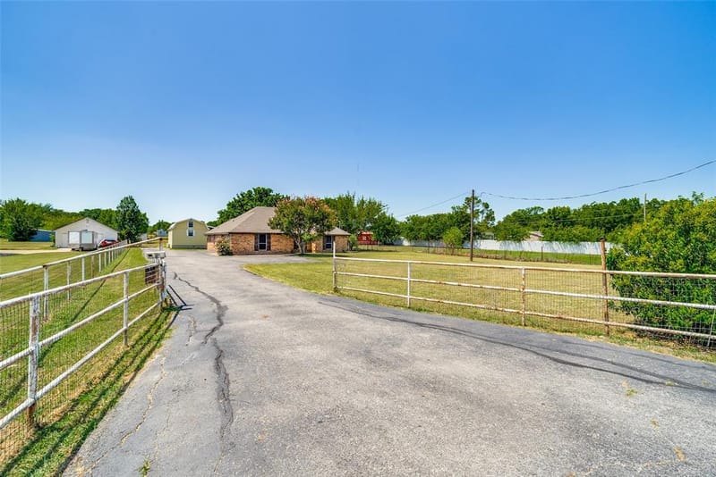2705 County Road 920, Crowley TX 76036 - Photo 3