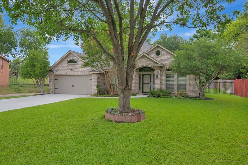 4731 Saddlebrook Drive, Benbrook TX 76116 - Photo 2