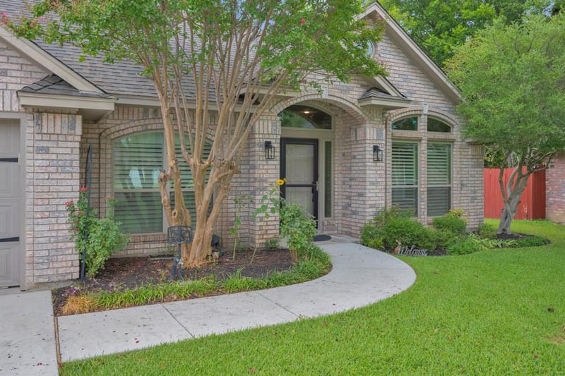 4731 Saddlebrook Drive, Benbrook TX 76116 - Photo 3