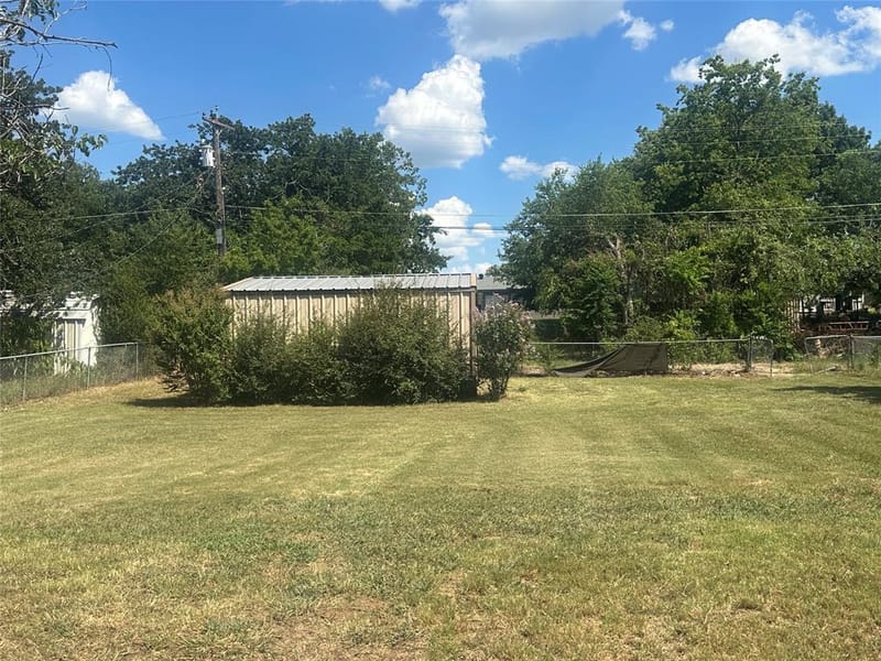 1507 N Matthews Street, Bowie TX 76230 - Photo 3