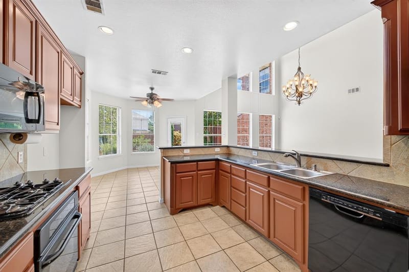 13444 Bavarian Drive, Frisco TX 75033 - Photo 15