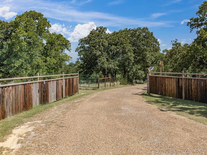 466 County Road 1180, Alvord TX 76225 - Photo 28