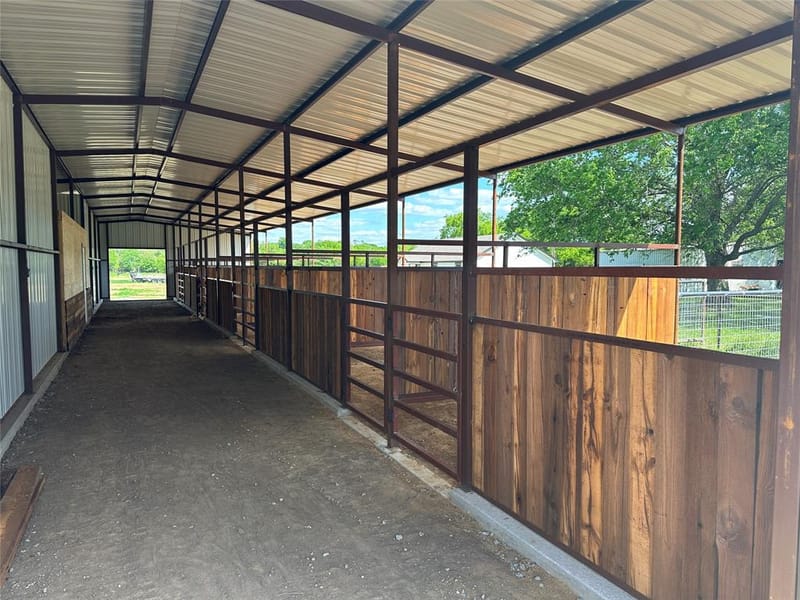 711 County Road 701, Cleburne TX 76031 - Photo 3