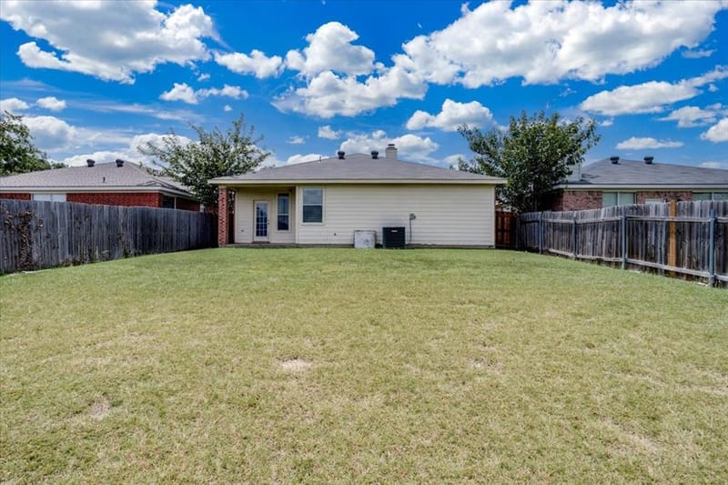 1025 McKavett Drive, Fort Worth TX 76140 - Photo 12