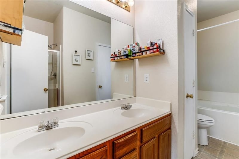 1025 McKavett Drive, Fort Worth TX 76140 - Photo 10