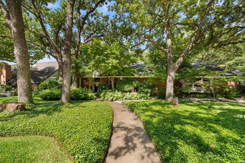 2212 Prestonwood Drive, Arlington TX 76012 - Photo 2