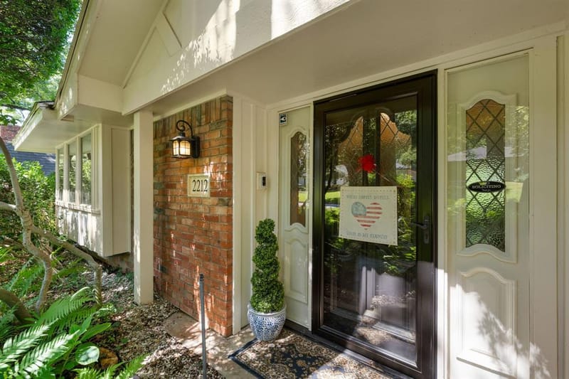 2212 Prestonwood Drive, Arlington TX 76012 - Photo 3