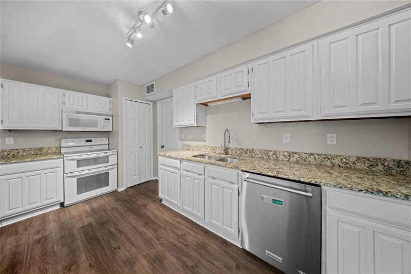 11136 Mccree Road, Dallas TX 75238 - Photo 11
