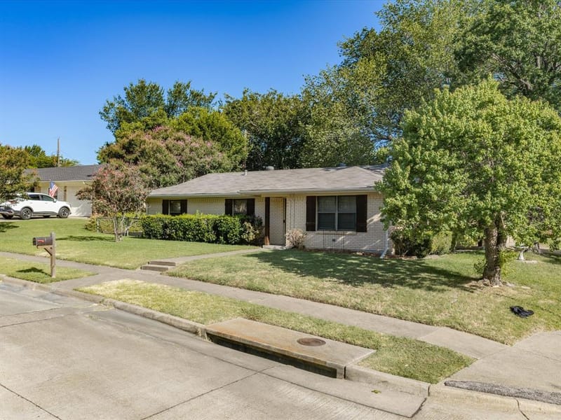 1313 Crestridge Street, Ennis TX 75119 - Photo 6