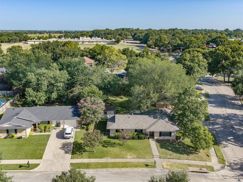 1313 Crestridge Street, Ennis TX 75119 - Photo 7