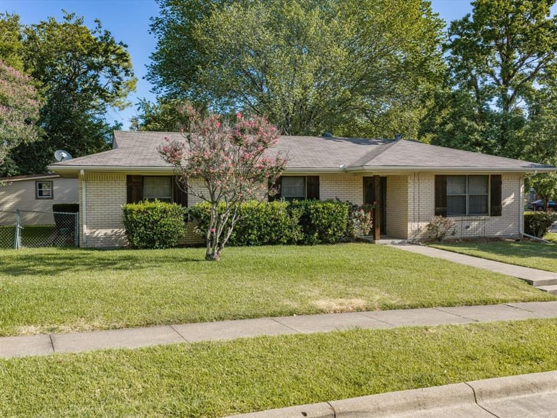 1313 Crestridge Street, Ennis TX 75119 - Photo 3