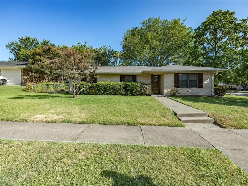 1313 Crestridge Street, Ennis TX 75119 - Photo 5