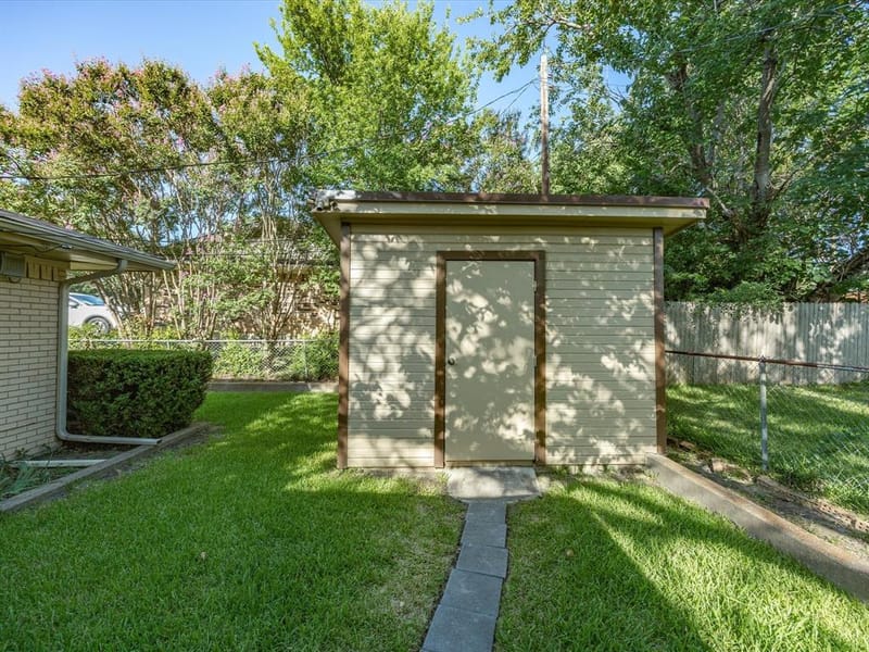 1313 Crestridge Street, Ennis TX 75119 - Photo 34