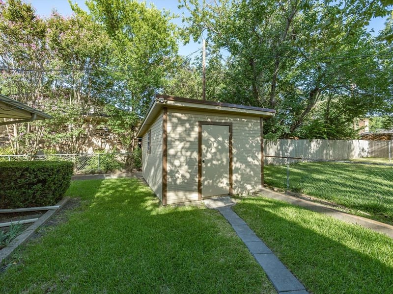 1313 Crestridge Street, Ennis TX 75119 - Photo 35
