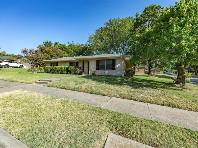 1313 Crestridge Street, Ennis TX 75119 - Photo 4