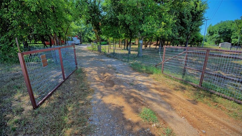523 Billy Road, Bowie TX 76230 - Photo 22