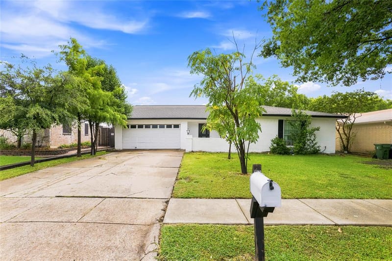 1721 Overbrook Drive, Arlington TX 76014 - Photo 2