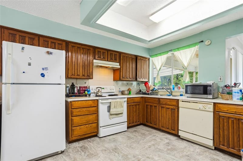 1721 Overbrook Drive, Arlington TX 76014 - Photo 5