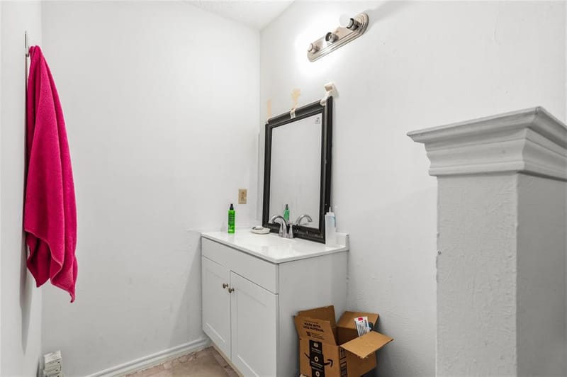 1721 Overbrook Drive, Arlington TX 76014 - Photo 9