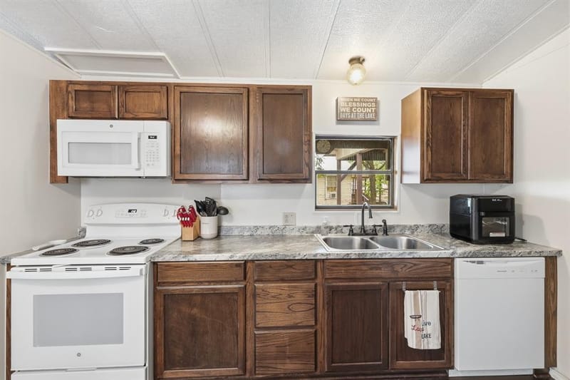 4417 Wildwood Circle, Granbury TX 76049 - Photo 13
