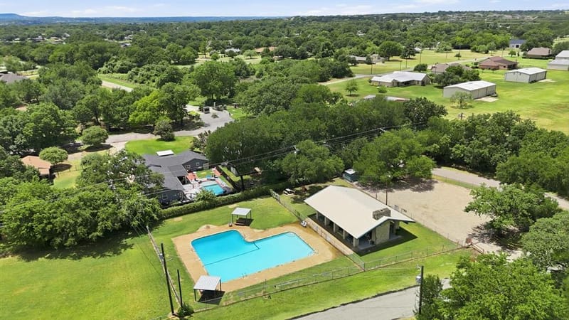 4417 Wildwood Circle, Granbury TX 76049 - Photo 40