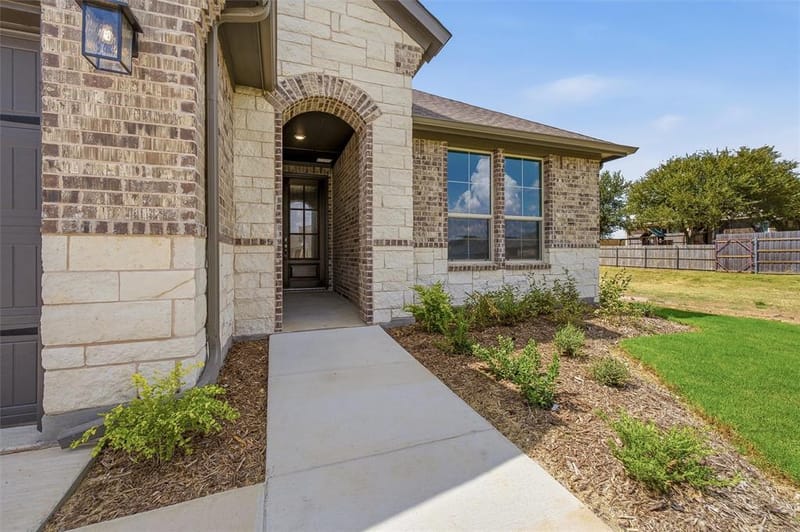 3401 Helena Street, Gainesville TX 76240 - Photo 3