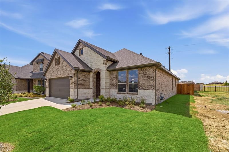 3401 Helena Street, Gainesville TX 76240 - Photo 4